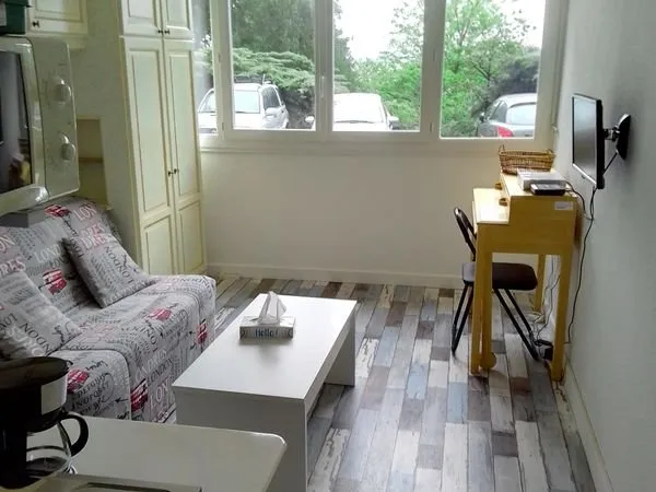 STUDIO Meublé Rénové 520 C.C