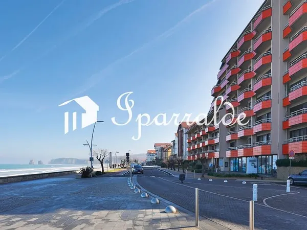 T1 bis vendu meublé et refait à neuf Boulevard de la Mer H