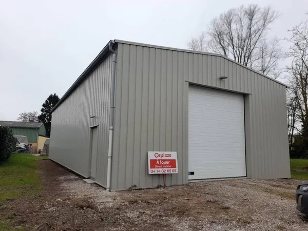 Local professionnel 200 m²