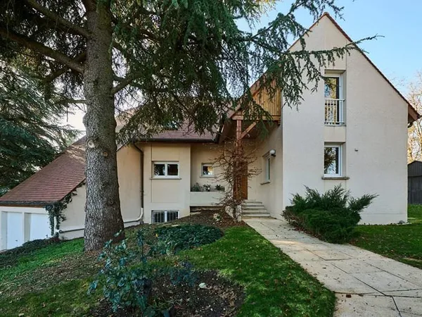 Maison 236 m² avec sous-sol 1000M2 de jardin Secteur Montagne Sainte-anne