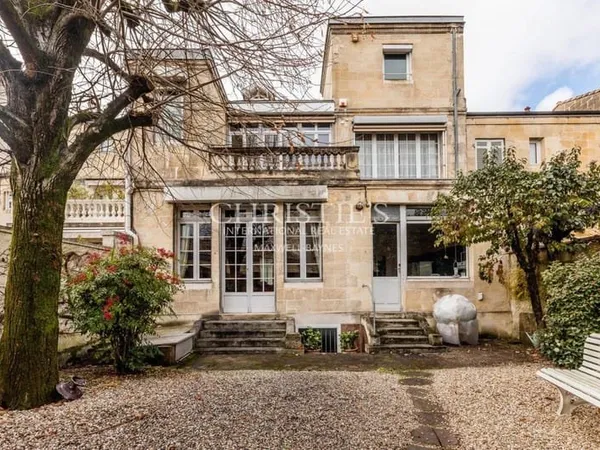 Maison 8 pièces 325 m²