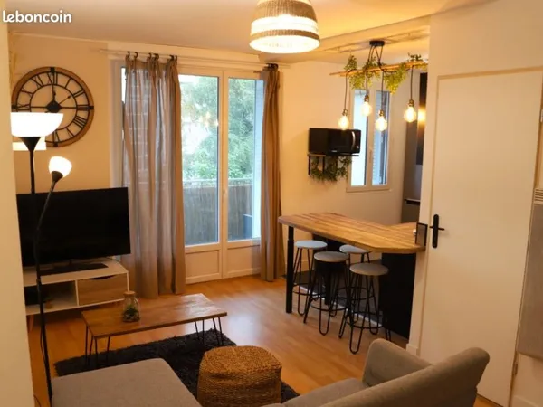 T5 Grands boulevards - proche tram et autoroute- idéal famille ou colocation