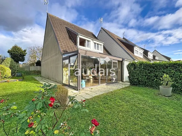 Maison avec véranda, 4 chambres, SAINT-LO proche des commodi