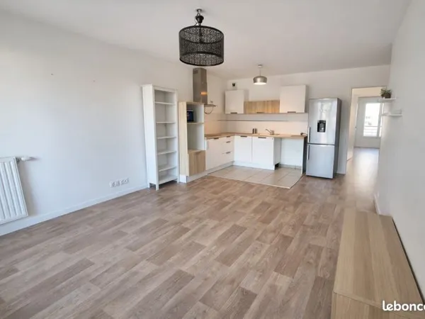 Appartement 3 pièces 63m² Romainville - Loggia - Parking - Métro L5 - 0 travaux