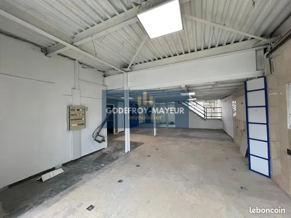 Local commercial 250 m² Baie-Mahault
