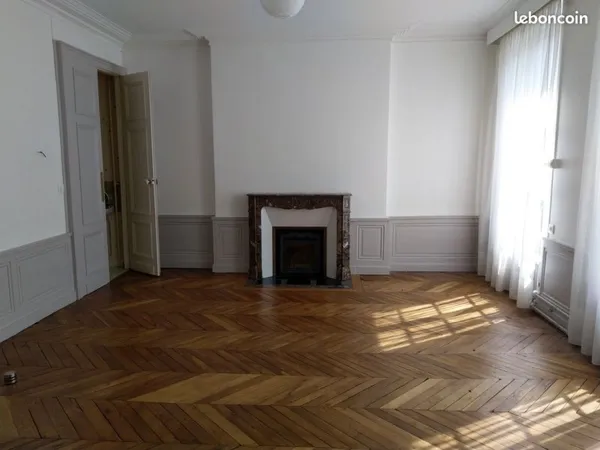Grand T7 180m2 centre ville martroi