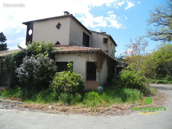 Maison 25 pièces 750 m²