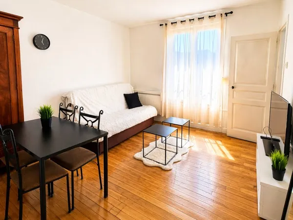 Studio meublé 22m² - Reims - Immeuble de charme - Libre 1er mai