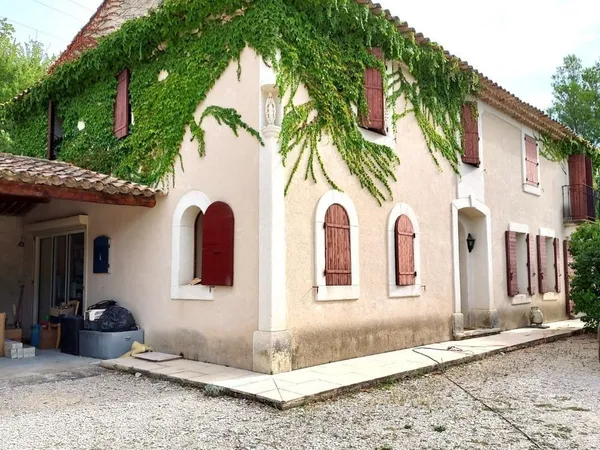 Maison et villa de prestige Vente Saint-Saturnin-lès-Apt 5p 171m² 867000€