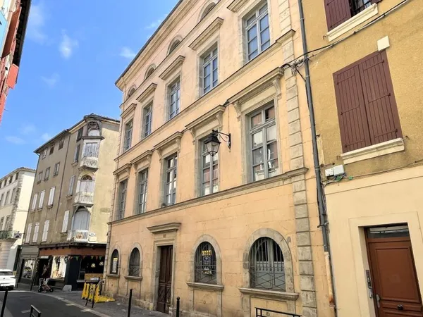immeuble bourgeois hyper-centre 4 appartements et garages