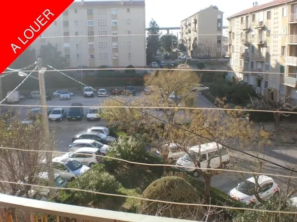 L'agence VIA IMMOBILIER vous propose :A MARTIGUES CENTRE VIL