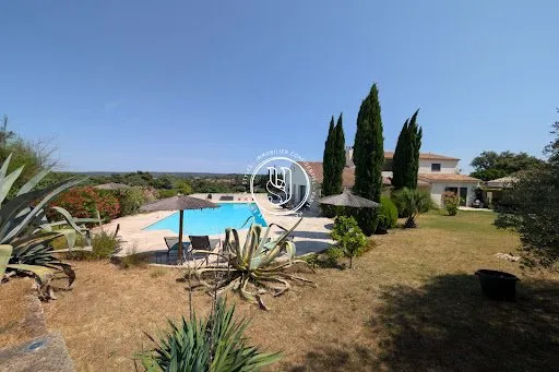 Maison 354 m²