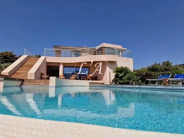 Villa 9 pièces 230 m²