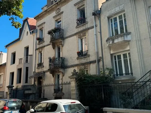 Bel immeuble à vendre