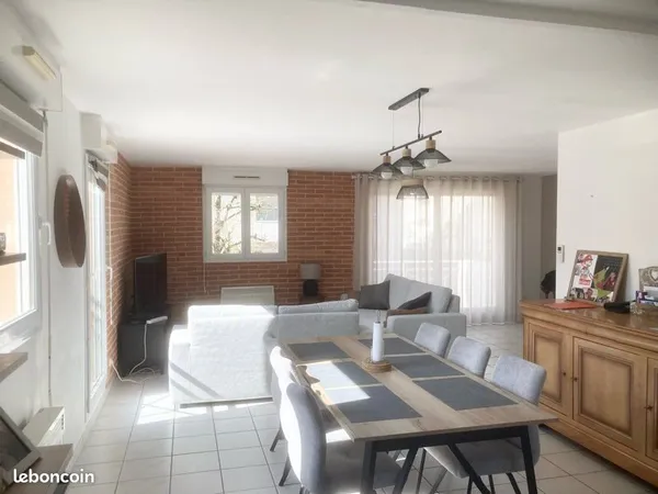 Vends grand duplex dernier étage lumineux en hyper centre de Bonsecours