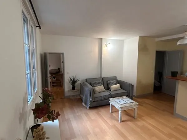 Hyper centre - Beau T3 dans immeuble pierre