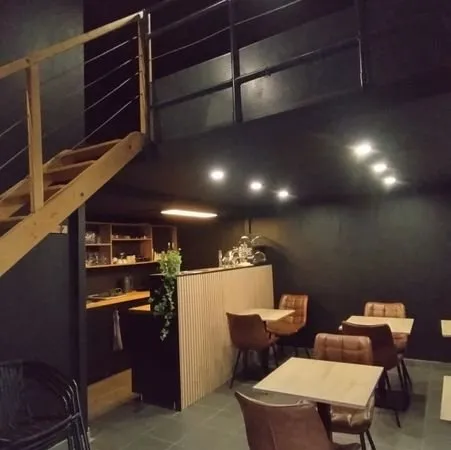 Local 36 m2 avec mezzanine