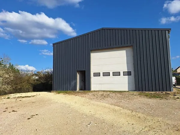 Entrepôt 120 m²