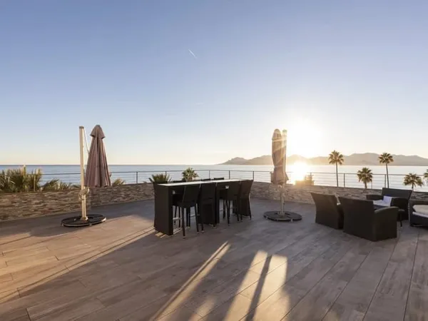 A vendre - Rooftop 5 pièces - terrasse 100 m2 - vue mer panoramique - Cannes