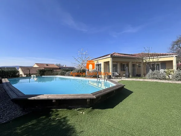 Villa de plain-pied avec piscine, secteur calme et recherché