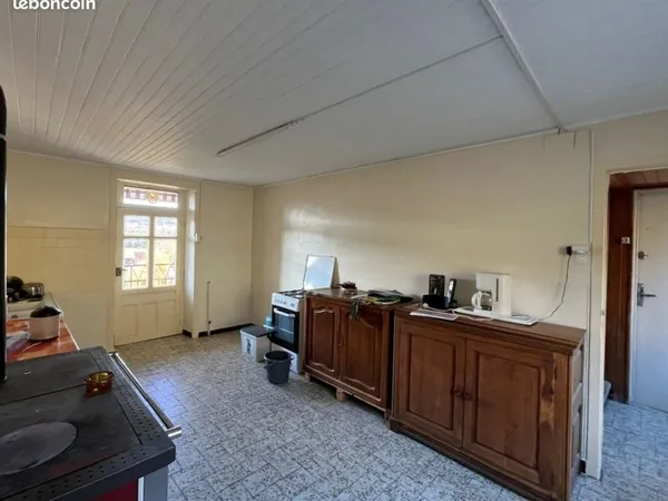 Grande maison entièrement à rénover