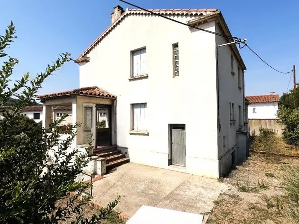 A VENDRE VILLA DIVISEE EN 2 APPARTEMENTS JARDIN LIMOUX