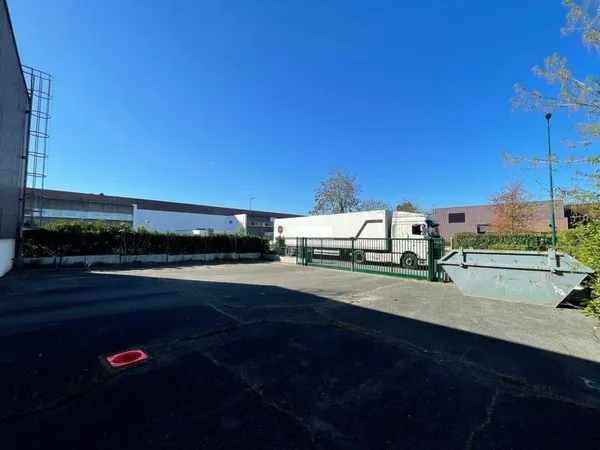 Local d'activité 1200 m²