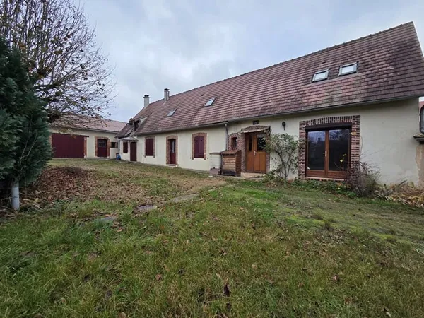 Longère à rénover, dépendances.
