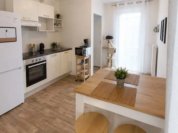 Villenave d'Ornon - T2 de 42 m² avec loggia, place de parking,résidence sécurisée, proche Tram C
