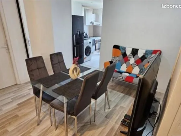 Chambre colocation cosy aux Arènes