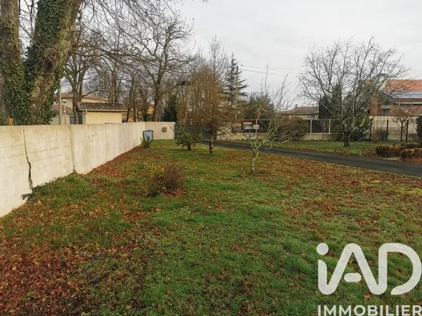 Terrain 600 m²