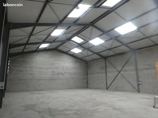 Local 350 m² DARVOY