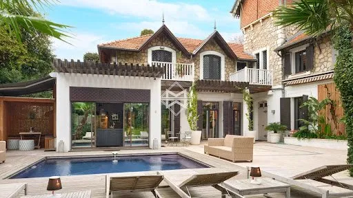 Maison 10 pièces 250 m²