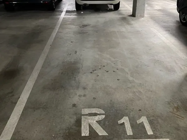 Place de parking dans résidence -bas Cenon