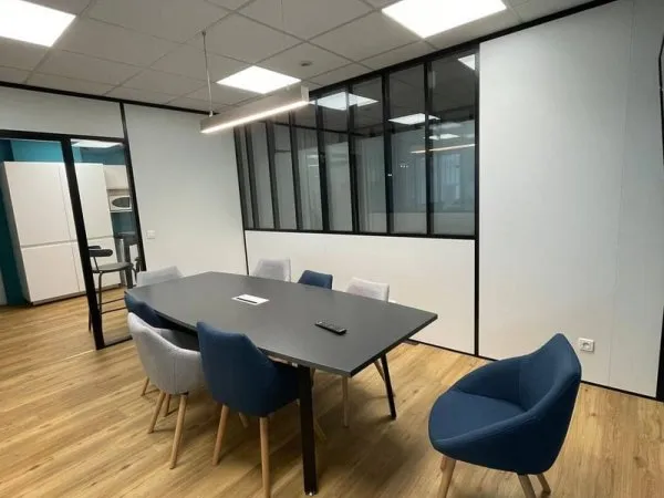 Bureau 1 pièce 163 m²