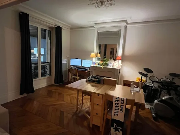Loue 2-3 pièces 55m² à Paris 7ème 1780€ + 100€ charges
