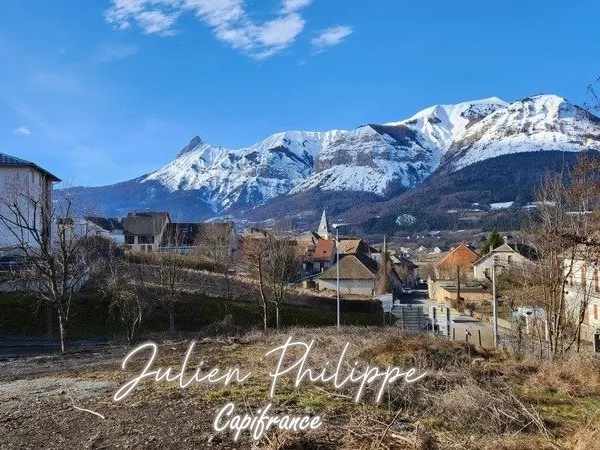 À VENDRE - Terrain viabilisé au coeur de Saint Bonnet en Champsaur