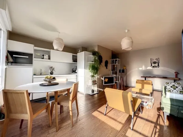 RARE ! 2 PIECES NEUF 45 M² + BALCON 5 M² EXPO SUD COTE COUR PROCHE CENTRE VILLE ET RER E