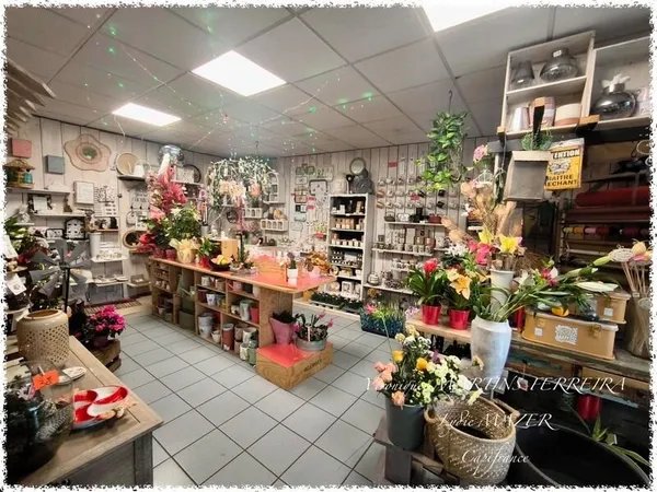 À VENDRE - Fonds de commerce Fleurs / Loto / Presse avec appartement - Emplacement n°1 - Nérondes