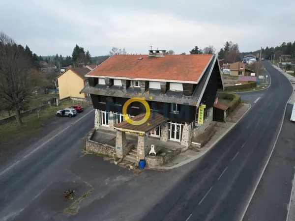 CHALET AVEC 610 M2 HABITABLES SUR TERRAIN ATTENANT . ANCIEN