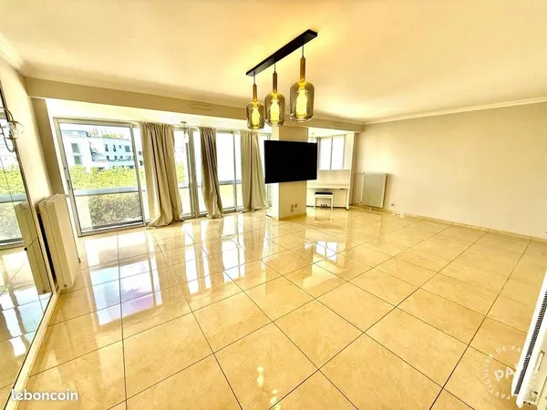 Appartement familial de 120 m² au dernier étage (6ième) avec balcon et parking à Boulogne-Billancour