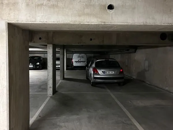 Place de parking à louer - Emplacement idéal proche Paris & Orly