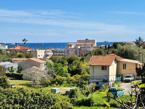 Superbe Appartement 3 Pièces, 149 m2 avec Vue Mer, Terrasse, Jardin - Vallauris limite Cannes