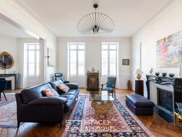 Appartement sur les quais à l'élégance intemporelle