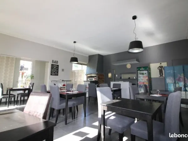 Fonds de commerce pizzeria 83 m²