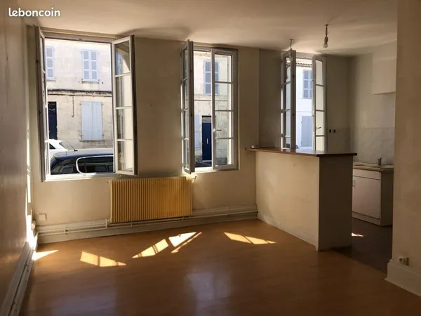 Location maison 4 pièces 96m² dans un quartier prisé en hyper centre de Rochefort