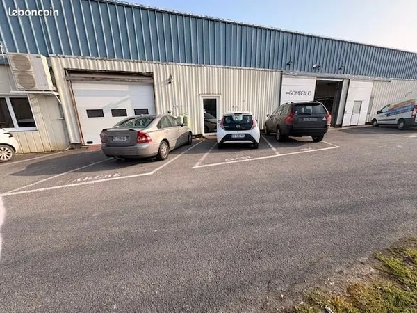 LOCAL ENTREPOT avec Bureau