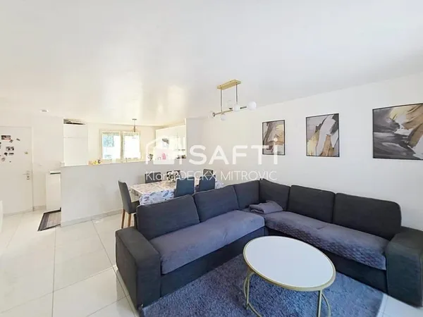 Maison moderne avec 4 chambres et un jardin