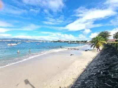 TROIS ILETS / ANSE MITAN Appartement de type 2 avec garage, parking et cave