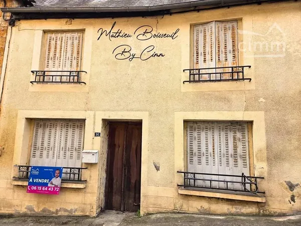 Maison de ville à rénover - Fort potentiel - Centre de Montignac-Lascaux